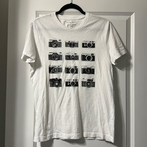 Banana Republic camera t-shirt size M